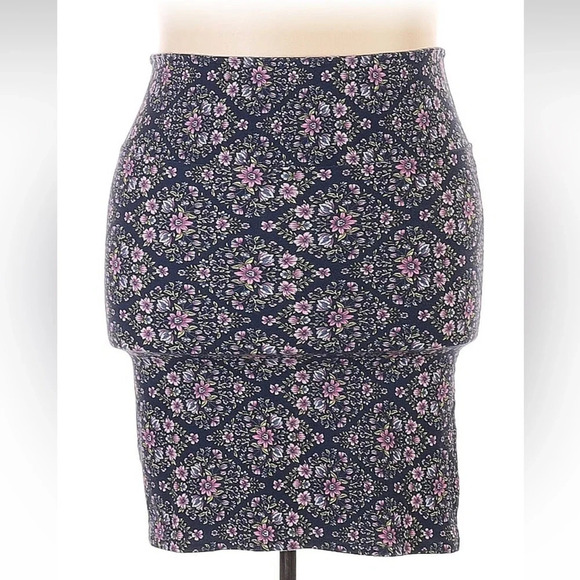 Torrid Navy & Purple Floral Pencil Skirt Plus Size 3X - Picture 2 of 5